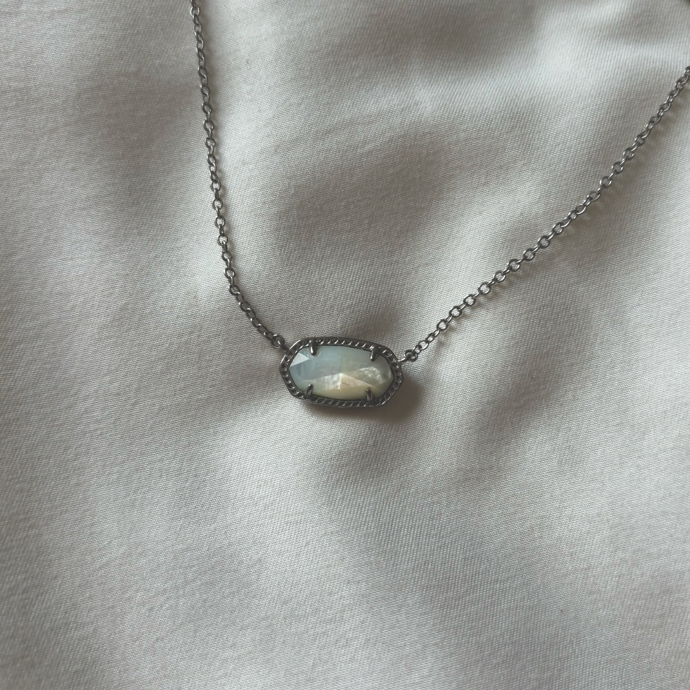 mother of pearl kendra scott necklace